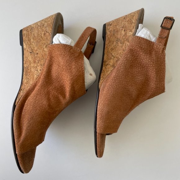 COPY - Comfortable Suede Wedge Heel Sandals for Women in Tan Sz 9 EUC - Picture 3 of 11